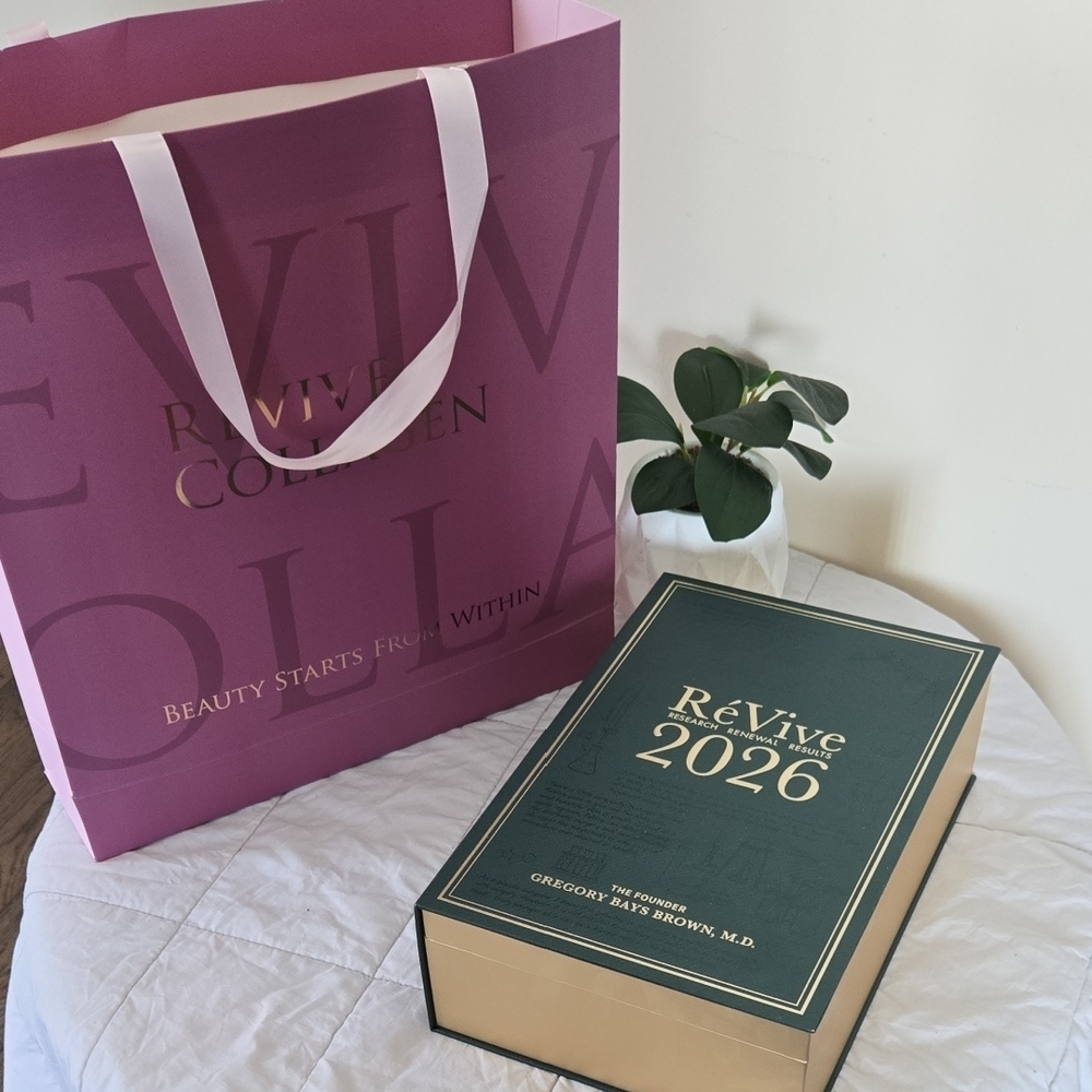 Empty Box RéVive 2026 Gift Box with Branded Shopping Bag - Pink & Forest Green